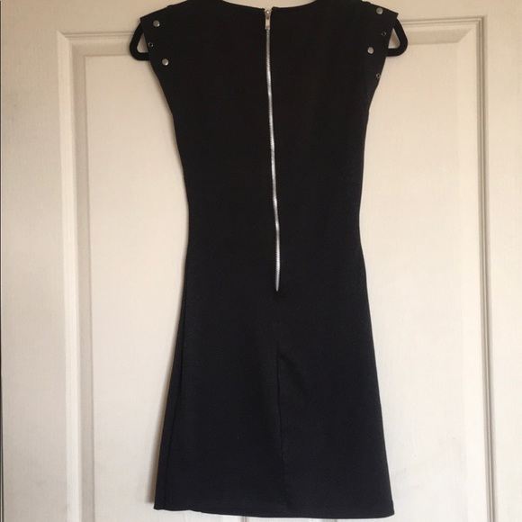 FAVE DRESS - Picture 2 of 3